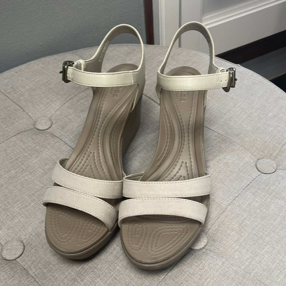 Women’s Crocs Leigh cream wedge sandal